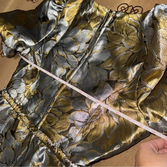 Lilly Pulitzer Priyanka Short Sleeve Dress In Gold Metallic Peony Parade Brocade - Picture 16 of 17